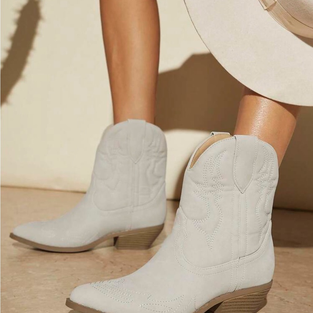 SHEIN Western stitch 
Size 10 
Measurements in pictures